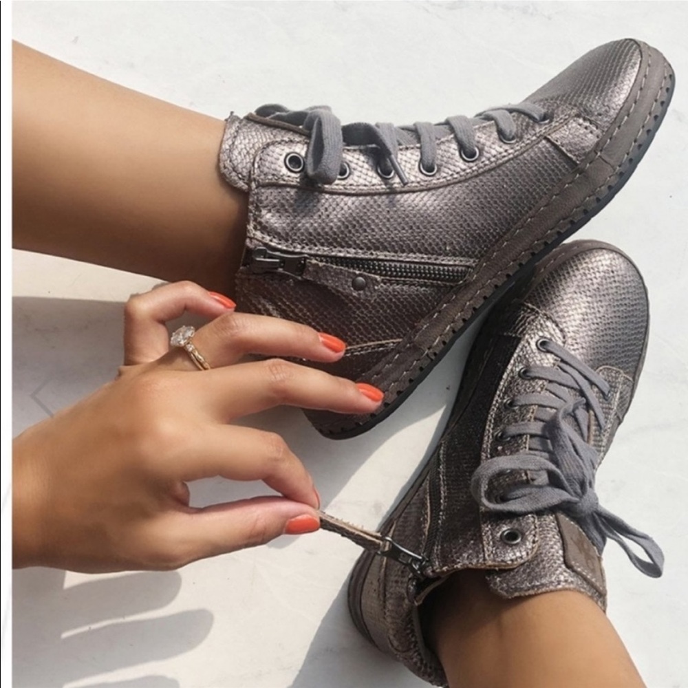 OTBT Round Trip Sneakers in Pewter